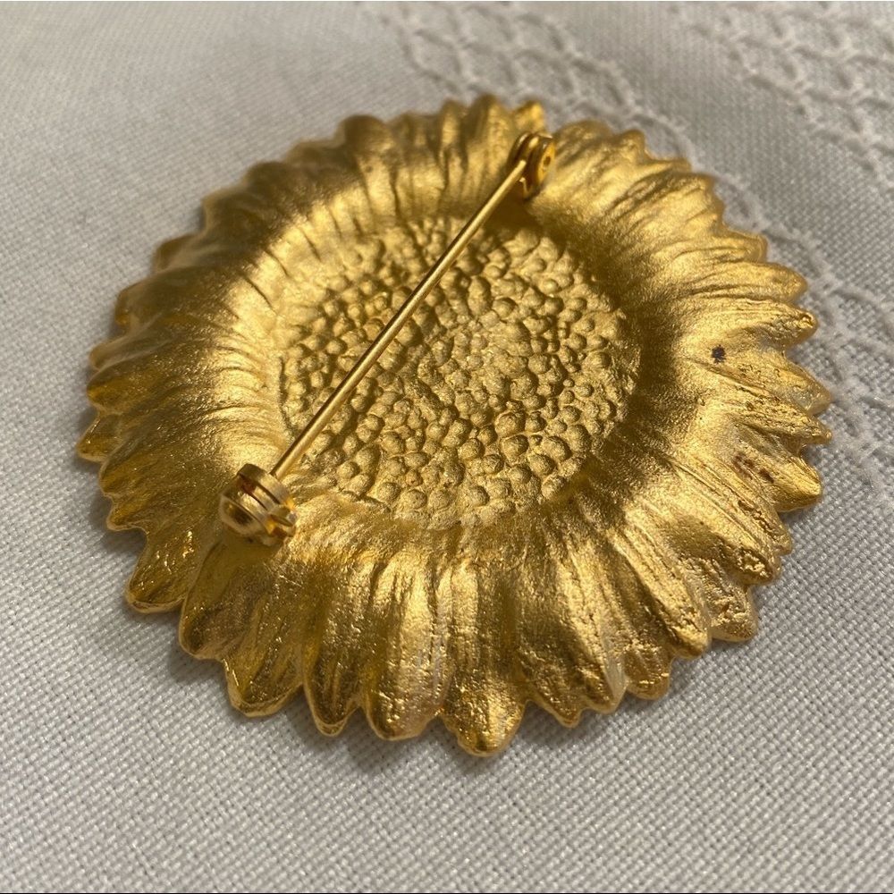 Vintage Brushed Gold Sunflower Brooch - Picture 5 of 8